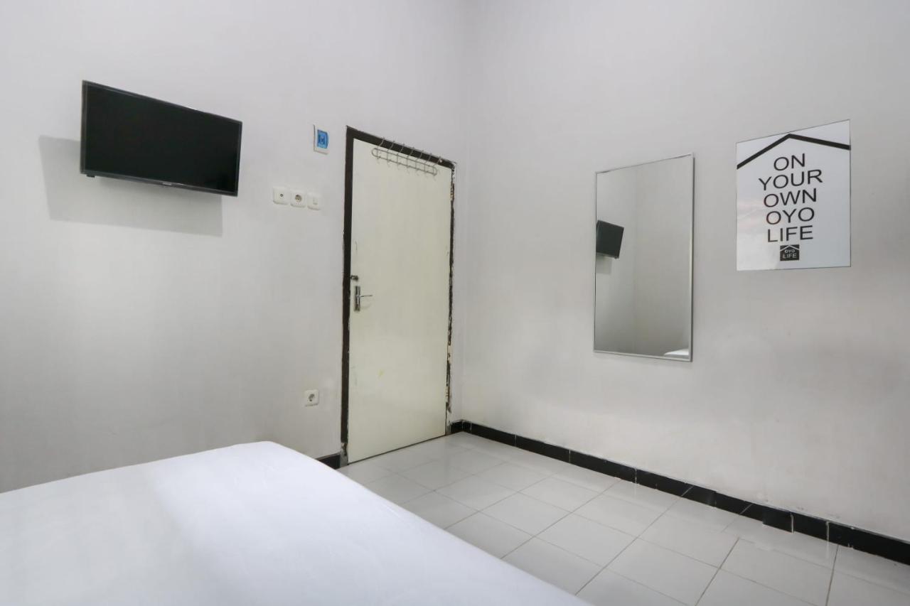 Hotel Oyo 3187 Kost Putri Bu Chris à Jembel Extérieur photo